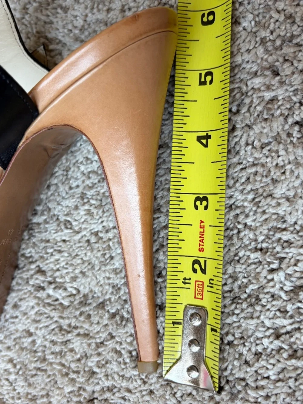 Vera Wang Leather tan and black Heels